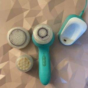 Soniclear Elite with body brush and cashmere sensitive skin brush